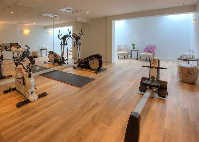 La Bastide De L'oliveraie 4* קאן