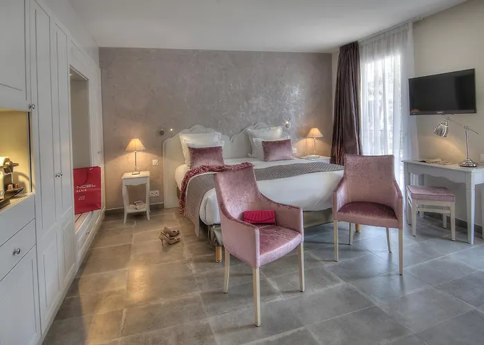 מלון La Bastide De L'oliveraie 4*