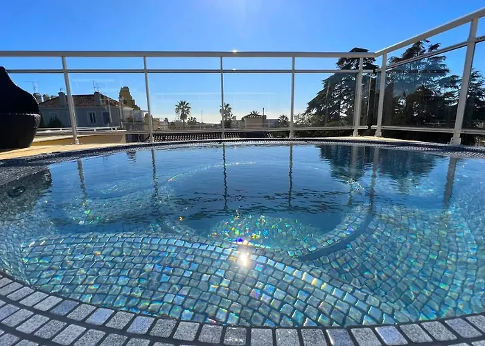 La Bastide De L'oliveraie 4* קאן