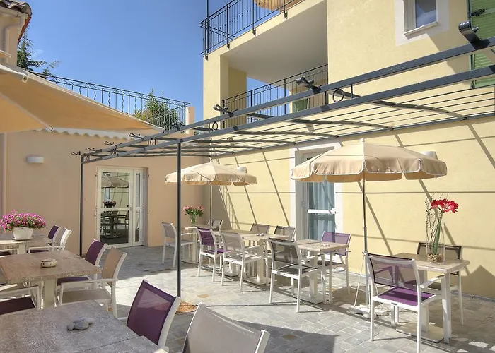 ラ バスティード ドゥ ロリビエ 4* カンヌ