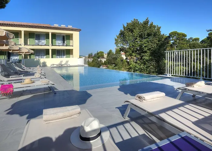 מלון La Bastide De L'oliveraie 4*