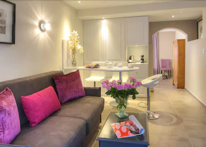 La Bastide De L'oliveraie 4* קאן