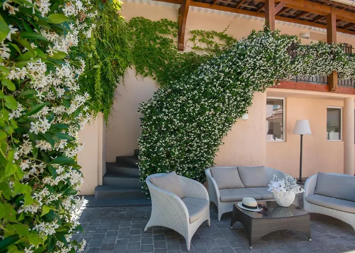 La Bastide De L'oliveraie 4* קאן