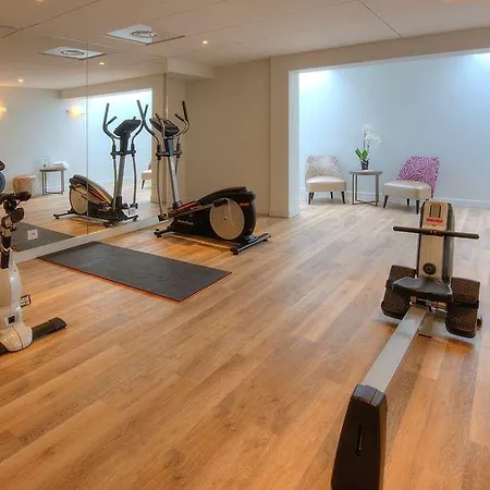 La Bastide De L'oliveraie 4* קאן