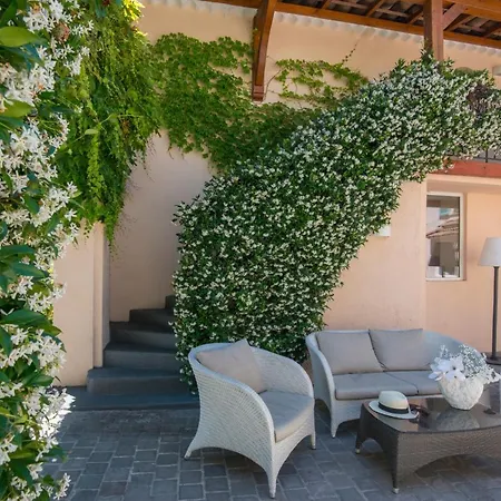 La Bastide De L'oliveraie 4* קאן